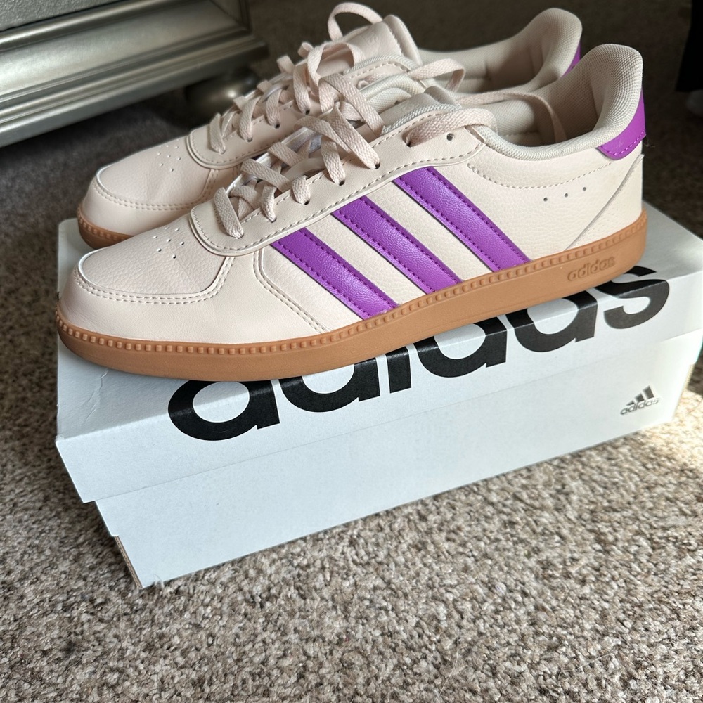 ADIDAS BREAKNET SLEEK - WOMENS Sneakers - purple stripes